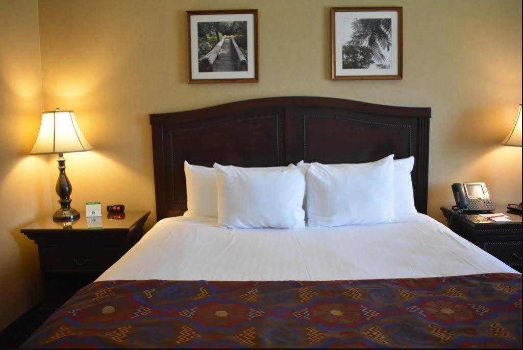 เชอโรกี โฮเทล แอนด์ คาสิโน เวสต์ ไซลอม สปริงส์ Hotel West Siloam Springs ภายนอก รูปภาพ